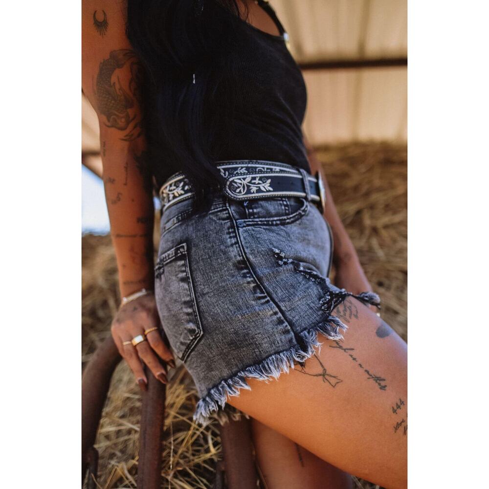 NWT KanCan Essentials High Rise Distressed Acid Wash Denim Shorts Black 5/26 - Picture 3 of 11